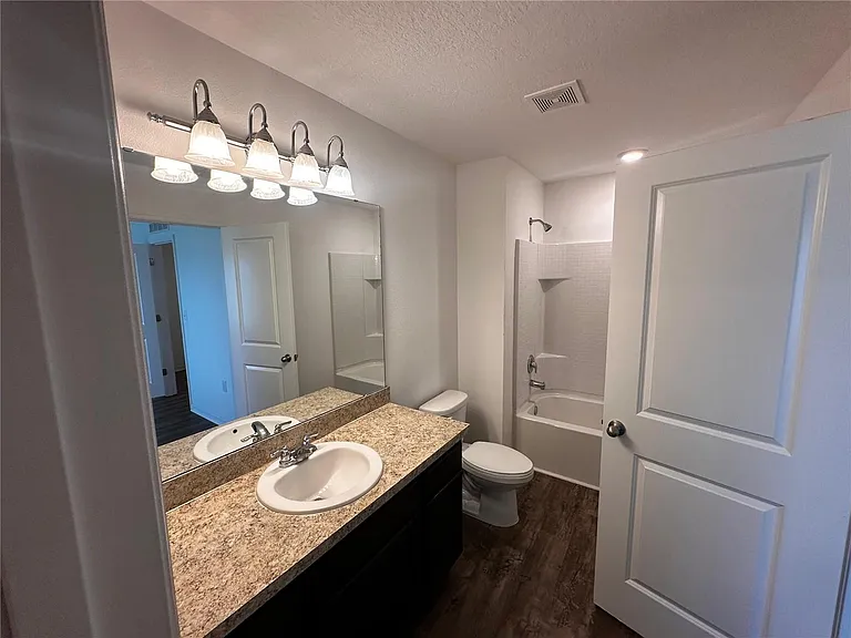 306 Madison Dr — Photo 13