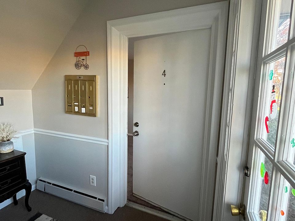 Studio Apt #4 - Entry door