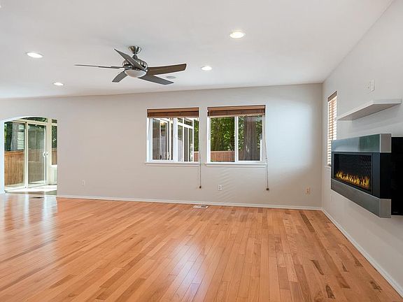 3rd image of 17419 92nd Ave NE