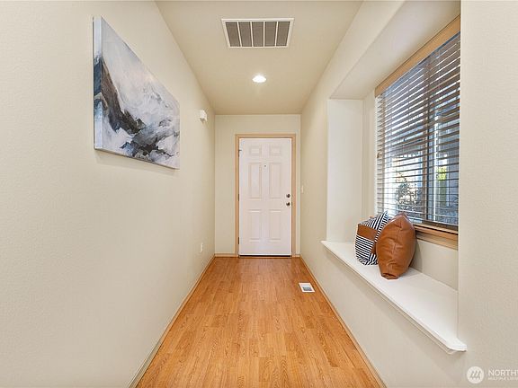 4th image of 1328 84th Avenue SE