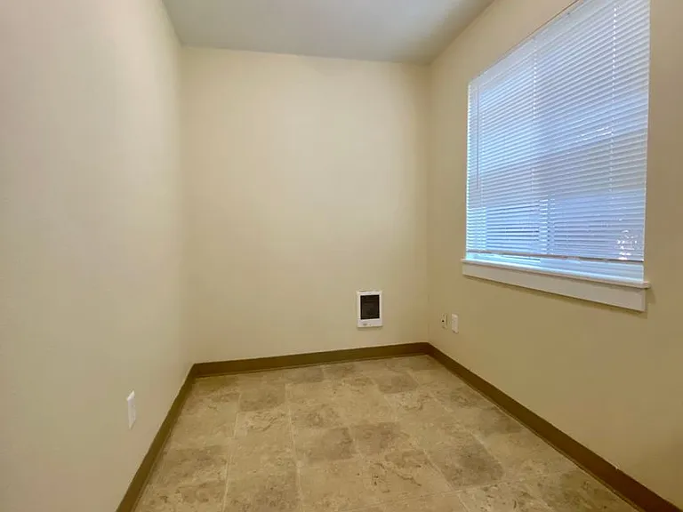 **Free First Month's Rent** Montavilla 2 Bedroom Main Floor Apartment W/ A/C And Off Street Parki... — Photo 8