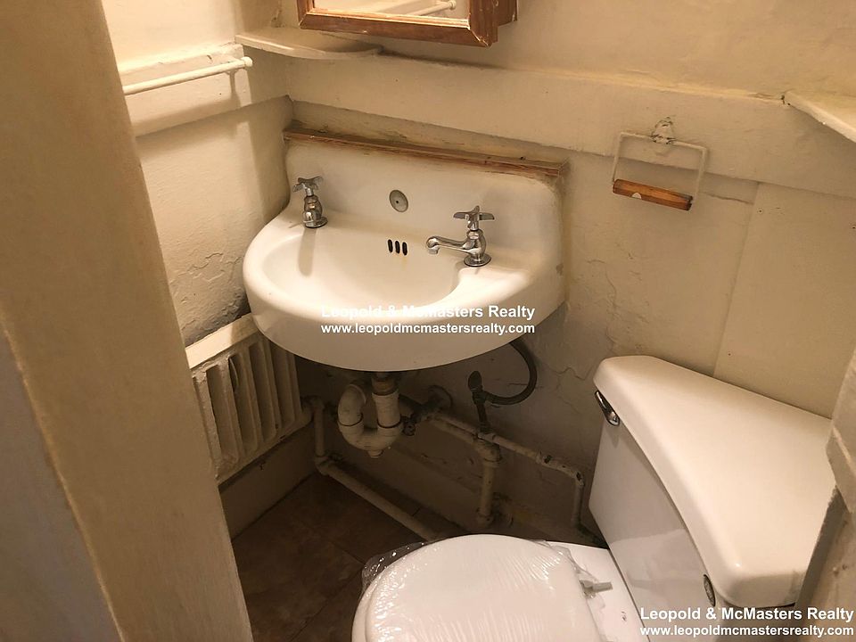 2nd image of 59 Anderson Pl #8