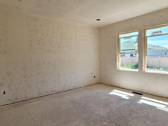 4th image of 11065 White Oak Dr