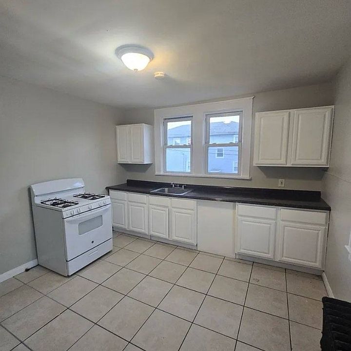 1st image of 418 Stuyvesant Ave #2L