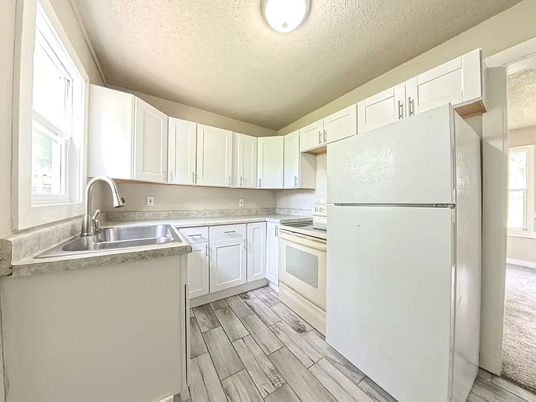 1220 E 37th Ct — Photo 10