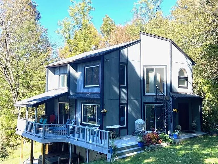 46 Patricia Ln — Photo 4