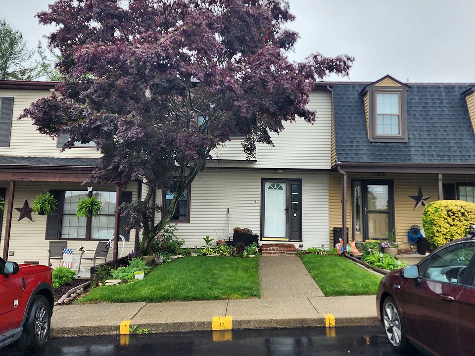 1st image of 17 Lexington Ct