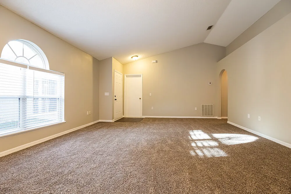 3 bed, 2.0 bath, 1292 sqft, $2,180 — Photo 4