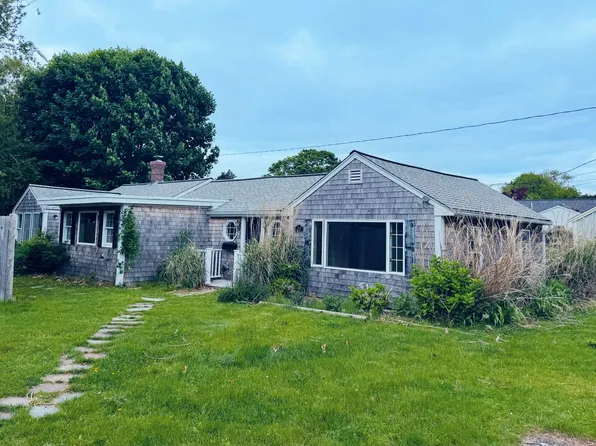 10 Young Road, Falmouth, MA 02540