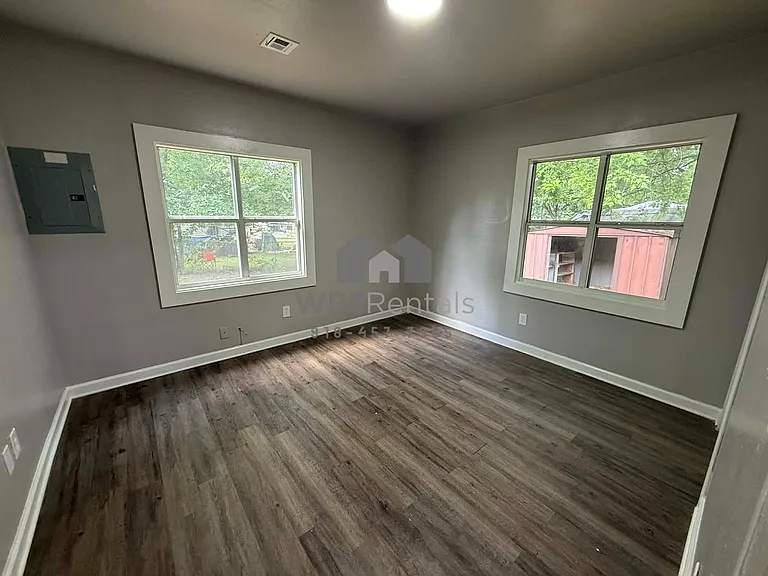 917 N Vinita Ave — Photo 15