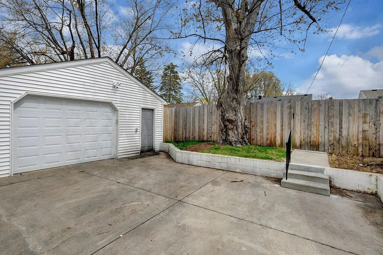 2830 Sumter Ave S — Photo 4