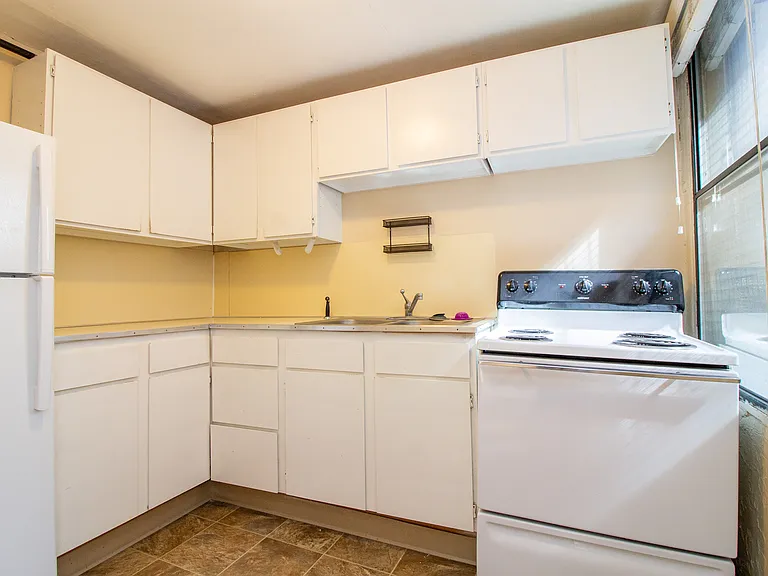 The Topanga Apartments — Photo 14