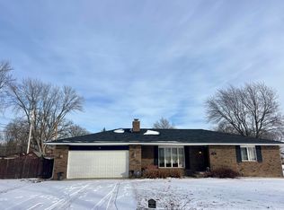 5 Sycamore Ln, Hobart, IN 46342