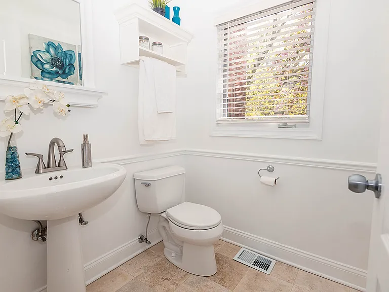 3056 N Paulina St — Photo 8