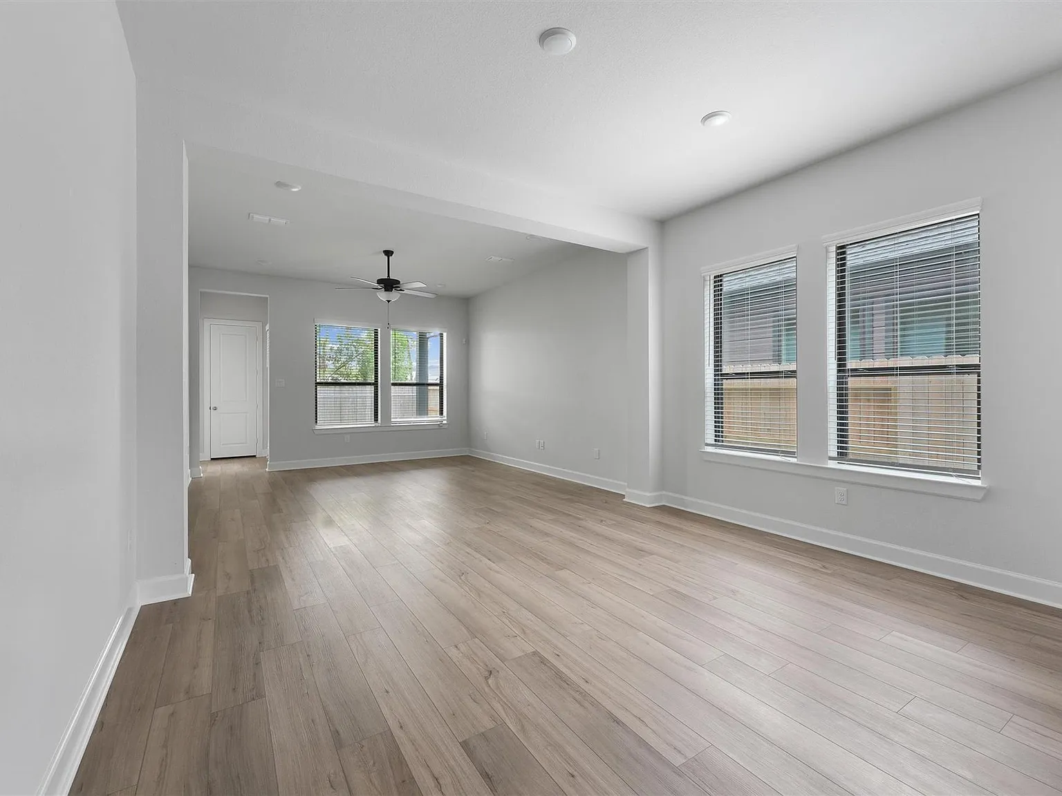 3 bed, 2.0 bath, 1520 sqft, $2,299 — Photo 4