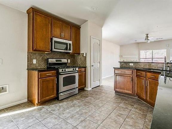 5th image of 700 Bay Laurel Ln