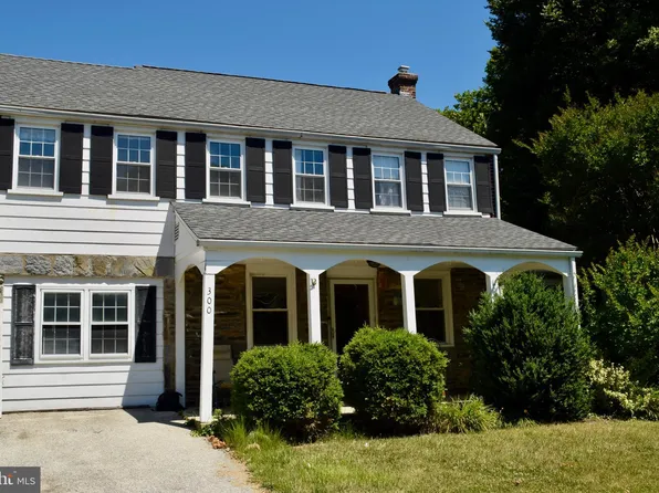 300 Walnut Pl, Havertown, PA 19083