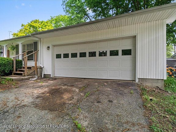 4th image of 1613 Parkvale Ave