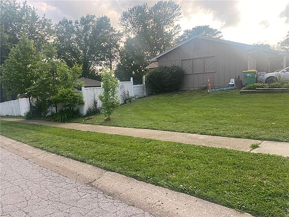 4th image of 7901 Corona Ave