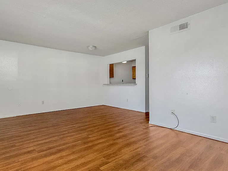 Tiffany Square Apartments — Photo 13