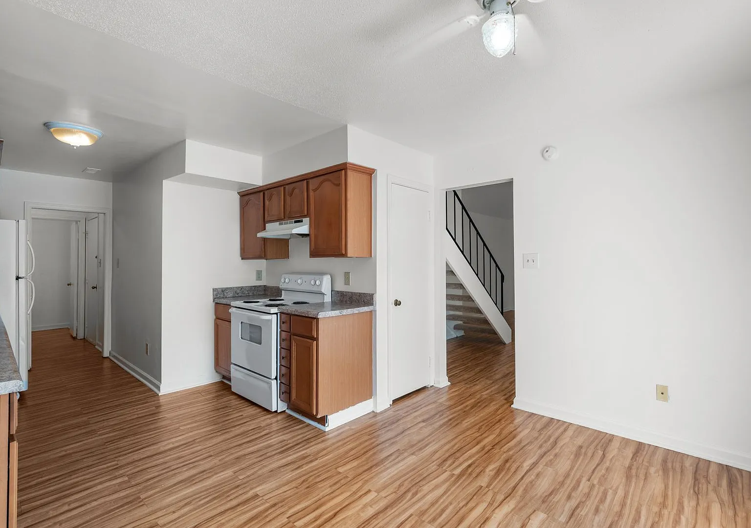 Townhome in Virginia Beach with Garage — Photo 4