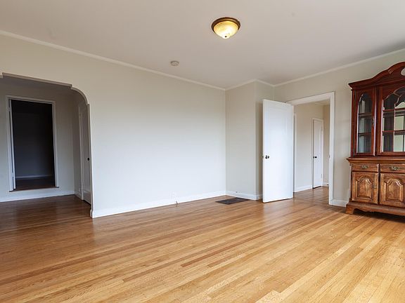 4th image of 133 Kensington Way #3
