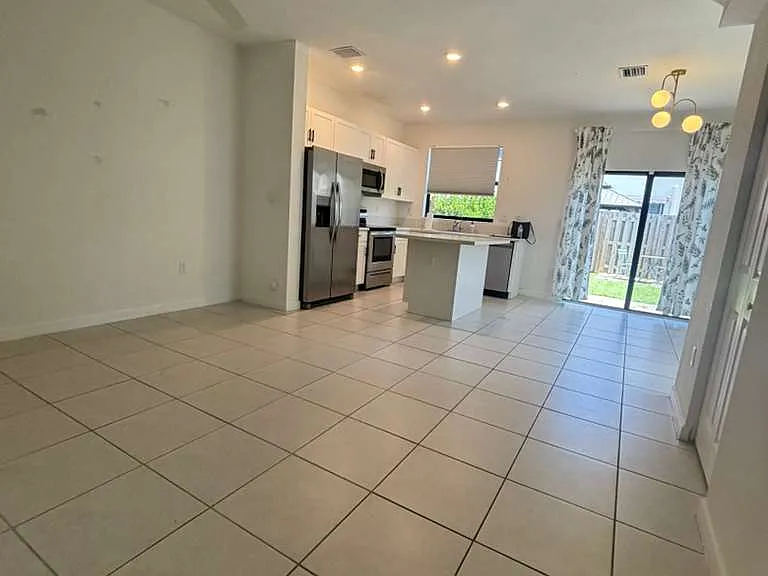 11852 SW 245th Ter — Photo 4