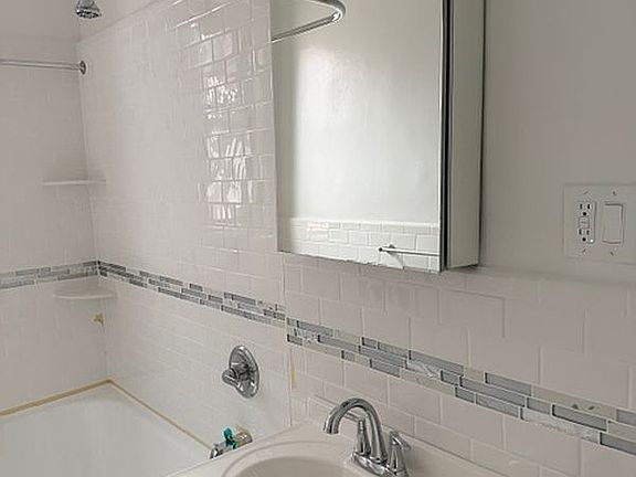 5th image of 70 Lenox Rd APT 5C