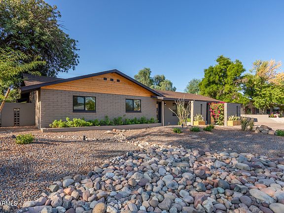 3rd image of 619 E LOMA VISTA Drive