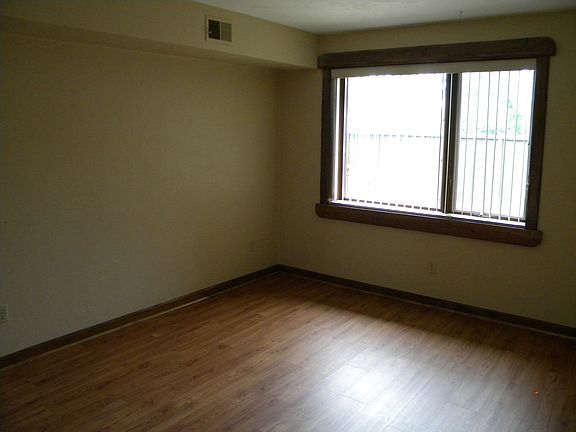 5th image of 511 E 3rd St APT C