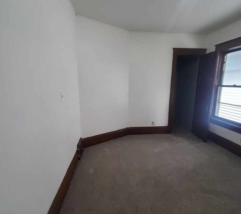 Building Photo 4