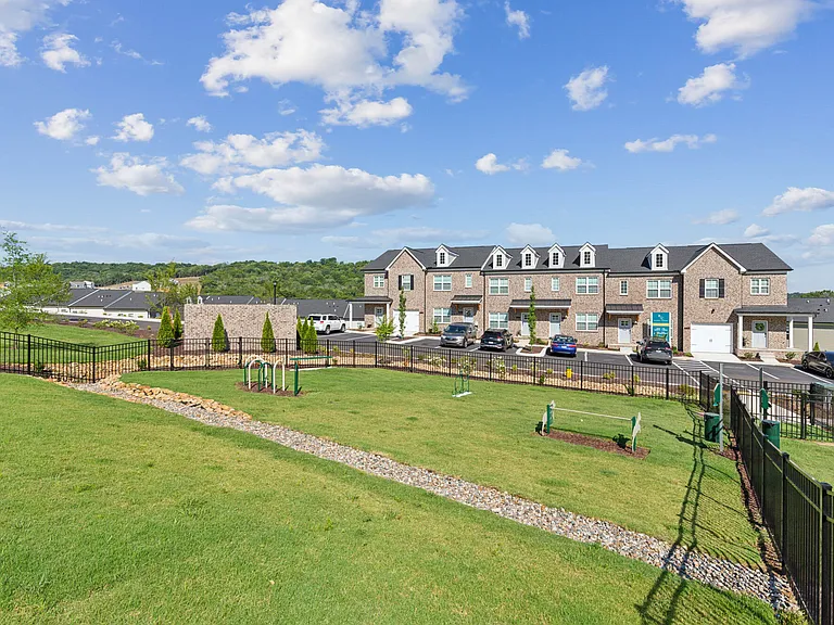 Blakeney Commons Townhomes — Photo 9