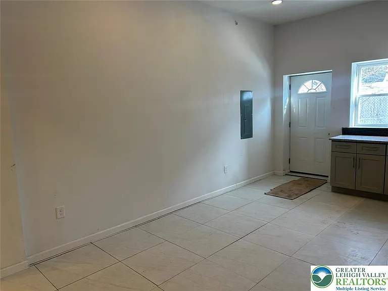 134 S 3rd St #B — Photo 6