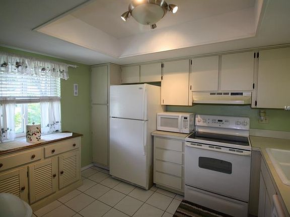 4th image of 222 Somerset Cir N