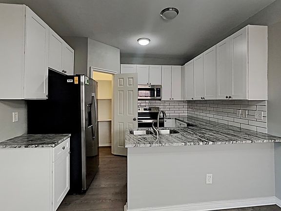 5th image of 1472 Stewart Dr