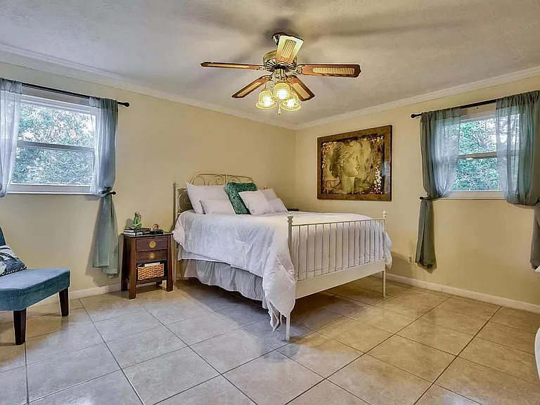 219 Foxridge Rd — Photo 12