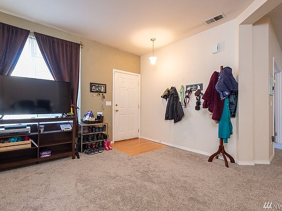 4th image of 1002 9th Ave SE APT B201