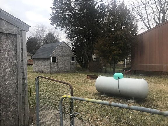 5th image of 11720 Silver St