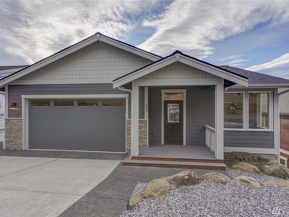 1st image of 825 Blackstone Ct