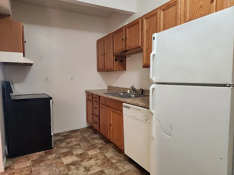 715 High St — Photo 2