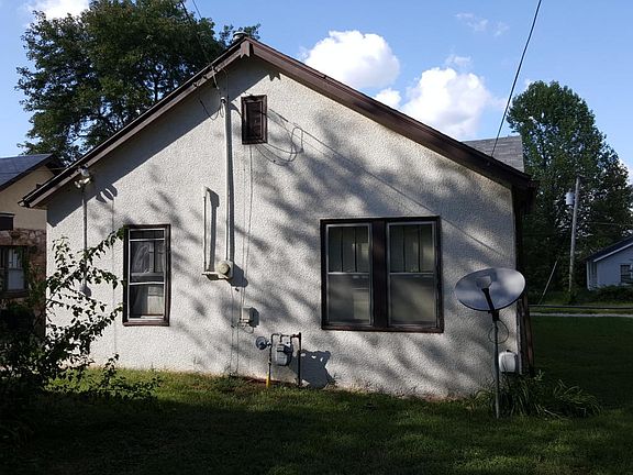 3rd image of 1122 W Cass Ave