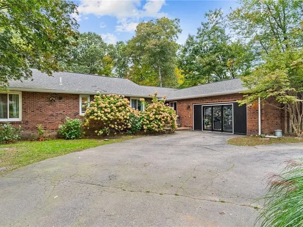 17 Garwaine Dr, Lincoln, RI 02865