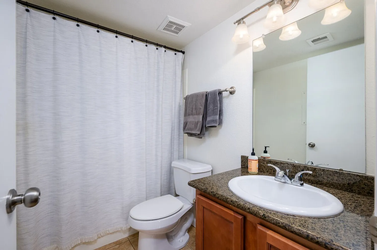 2 bed, 2.0 bath, $3,259 — Photo 2