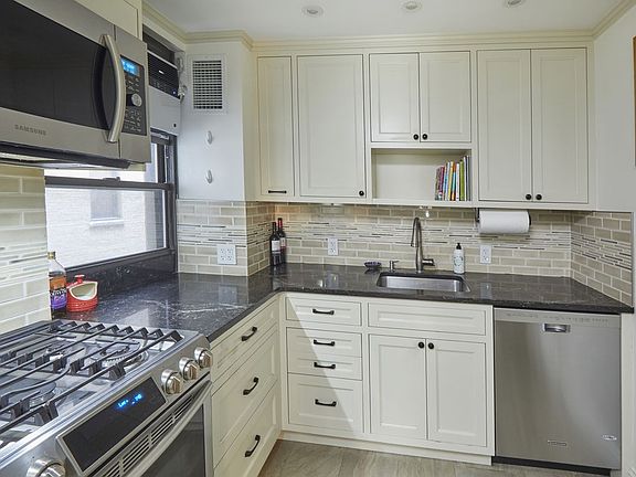 3rd image of 400 W End Ave APT 3-C