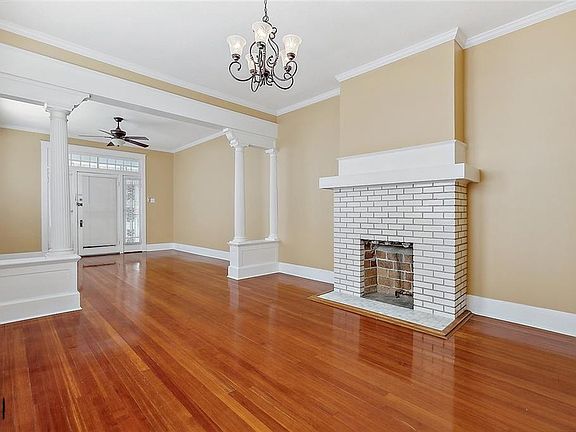 3rd image of 2733-35 Bruxelles St