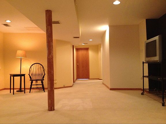 3rd image of 6160 N Hamilton Ave #G