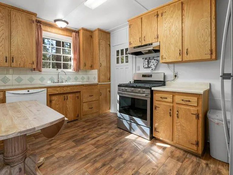 697 Chipmunk Ln — Photo 8