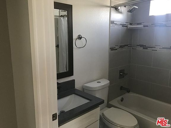 2nd image of 523 N Saint Andrews Pl