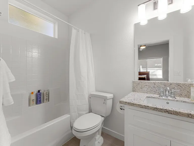 498 Johnston St — Photo 14