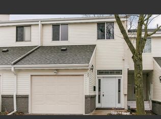 51 29th Avenue Dr SW, Cedar Rapids, IA